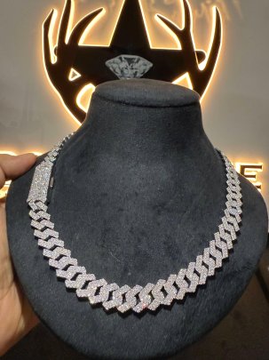 20 Inch 10mm Square Iced Out Cuban  0
